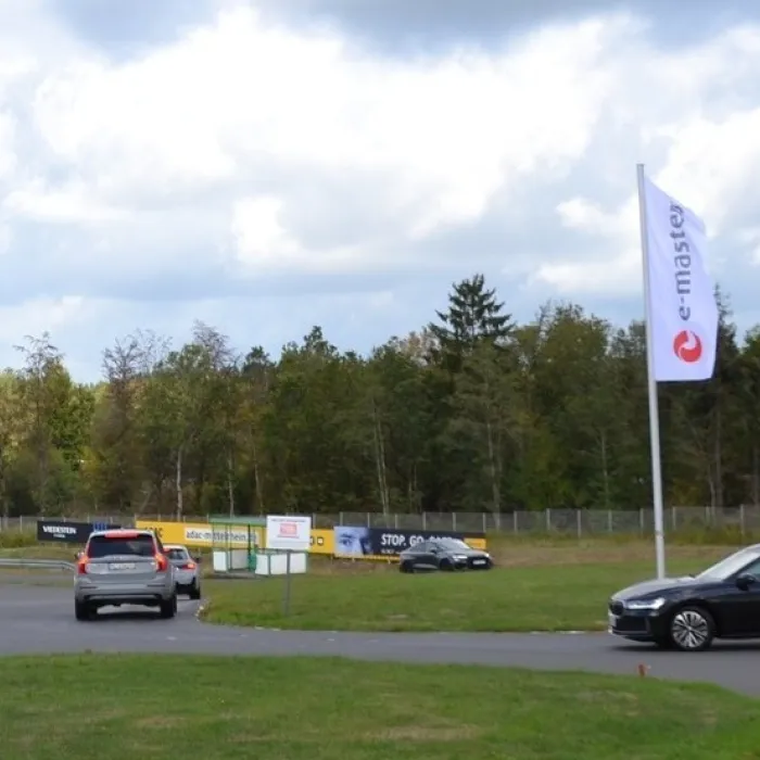 Exklusives Nürburgring - Sommerfest für Kunden von e-masters.

Parallel zu dem Programm aus Fahrsich