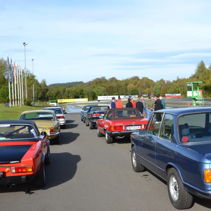 AUTO BILD KLASSIK UND BELMOT haben 20 Oldtimer-Fahrtrainings für den 19.09.2026 im Fahrsicherheitsze