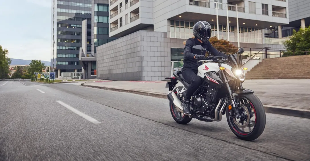 Honda CB500 Hornet Schwarz